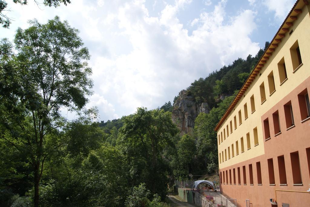Alberg Roques Blanques Ribes De Freser Exterior photo